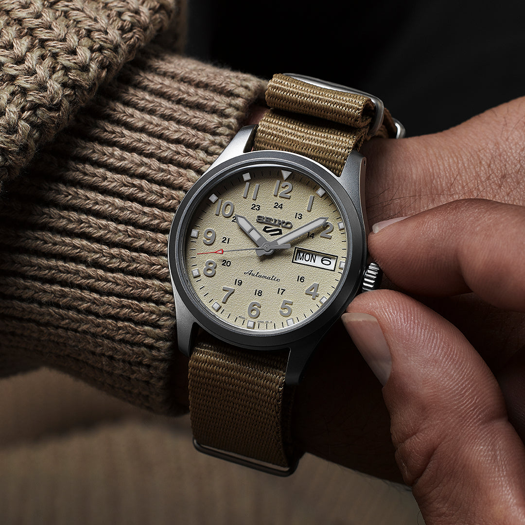 Seiko 5 „Desert Kit“ Mittelfeld-Sportstil