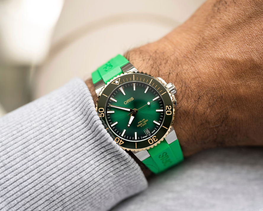 ORIS Aquis Date Calibre 400
