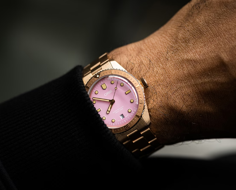 Oris Divers Sixty‑Five 'Cotton Candy' bronze Edelstahlarmband (Rot/Rosa)