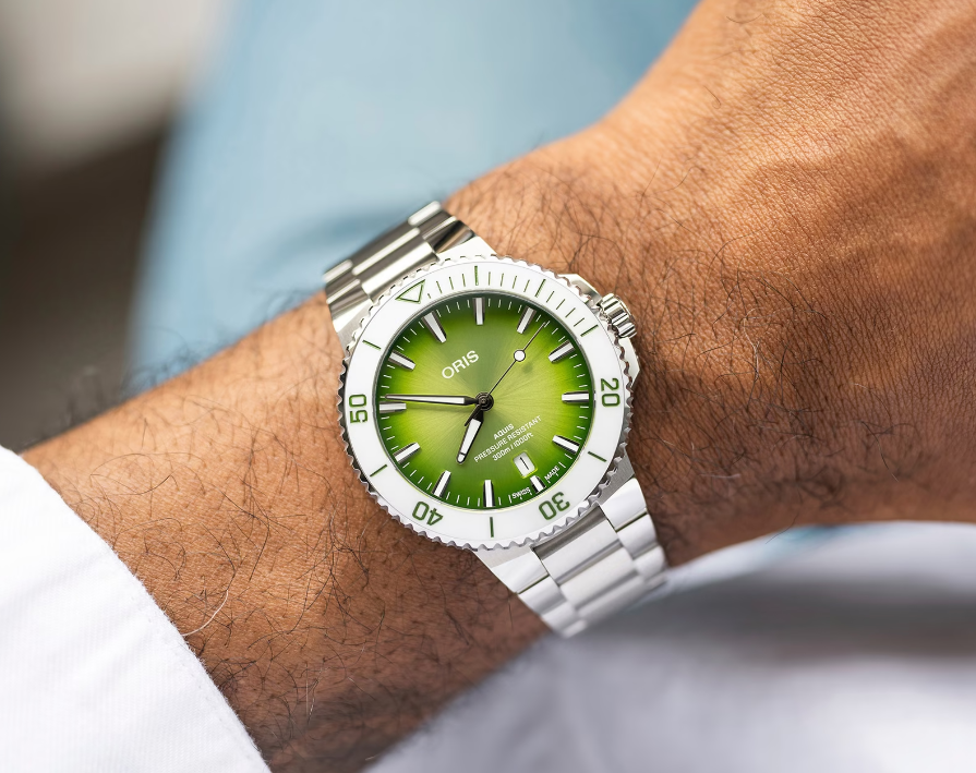 ORIS Aquis Date Taste of Summer