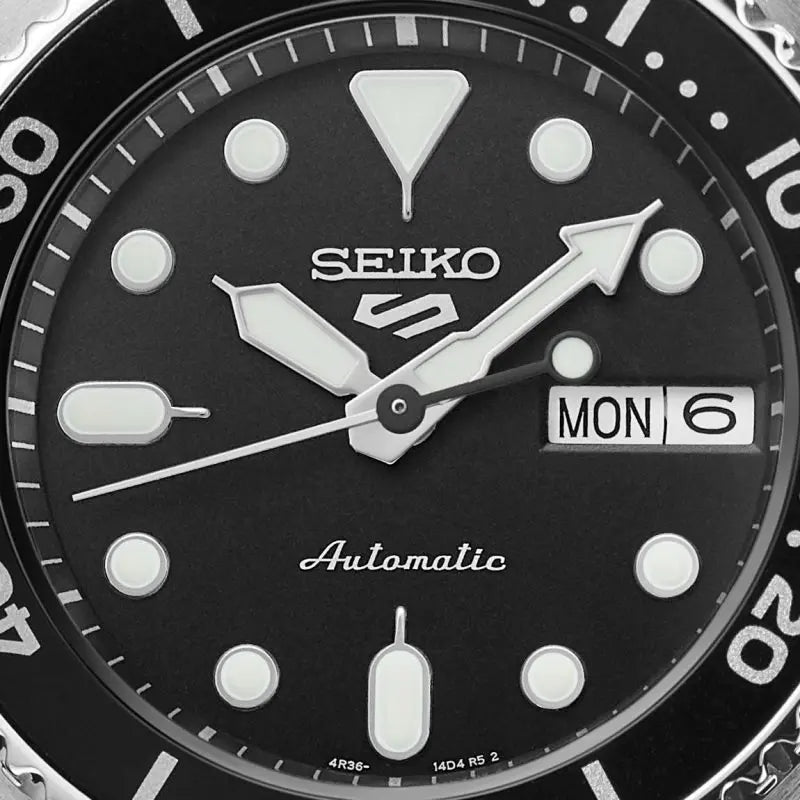 Seiko 5 Sports SKX 'Midi' Schwarz
