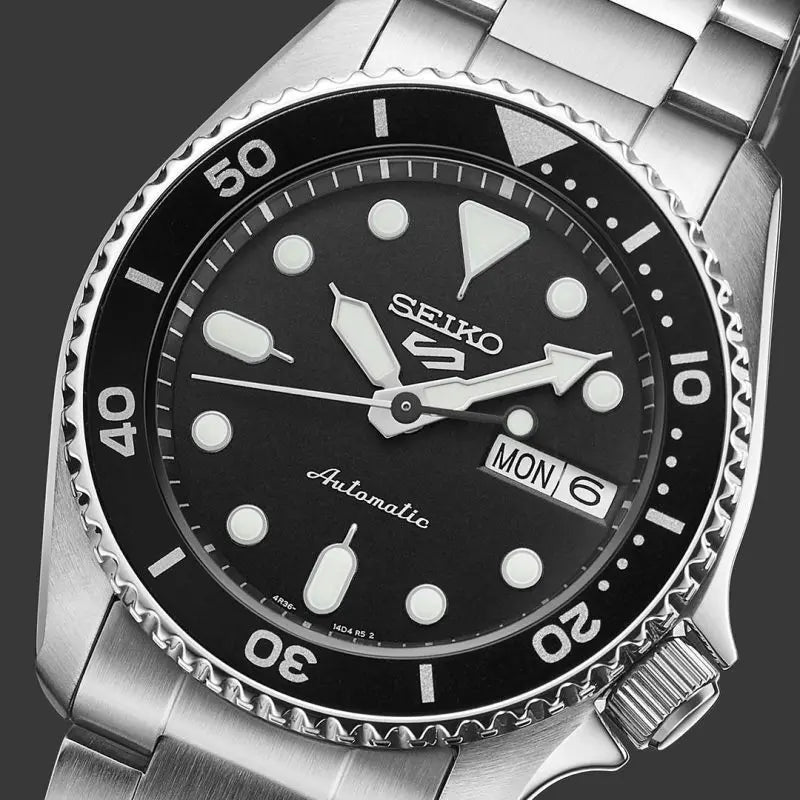 Seiko 5 Sports SKX 'Midi' Schwarz